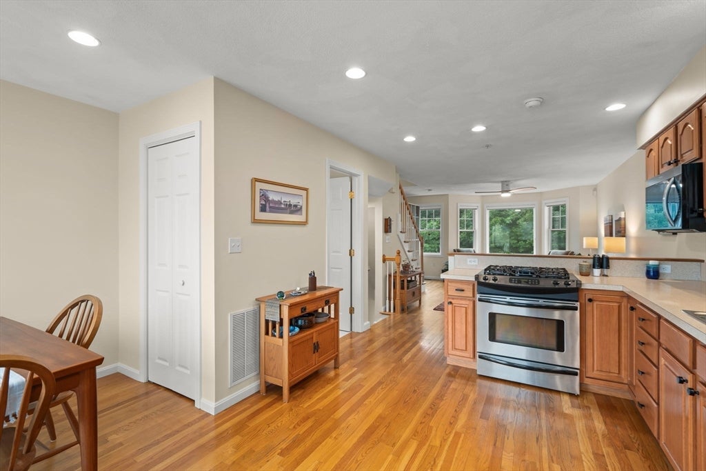 14 1/2 Roundy ST #2, Beverly, MA, 14 1/2 Roundy ST #2, Beverly, MA Photo #13