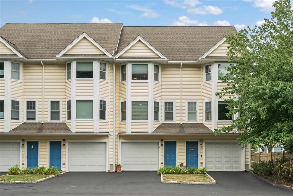 Photo of 14 1/2 Roundy ST, Beverly, MA