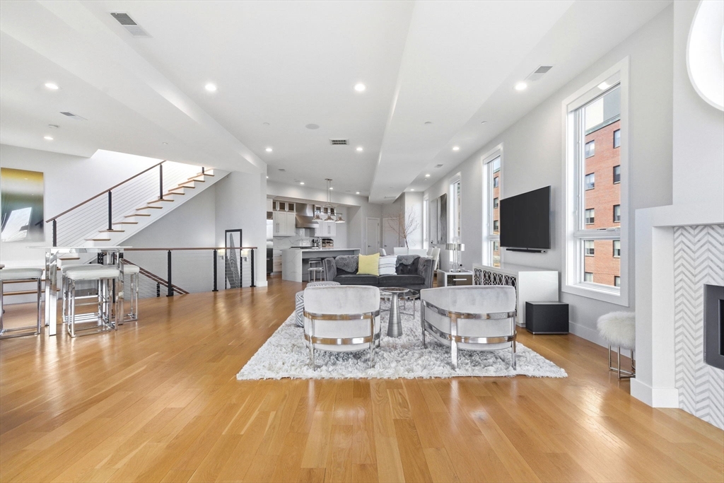 469 E 4th St #2, Boston, MA Photo #4