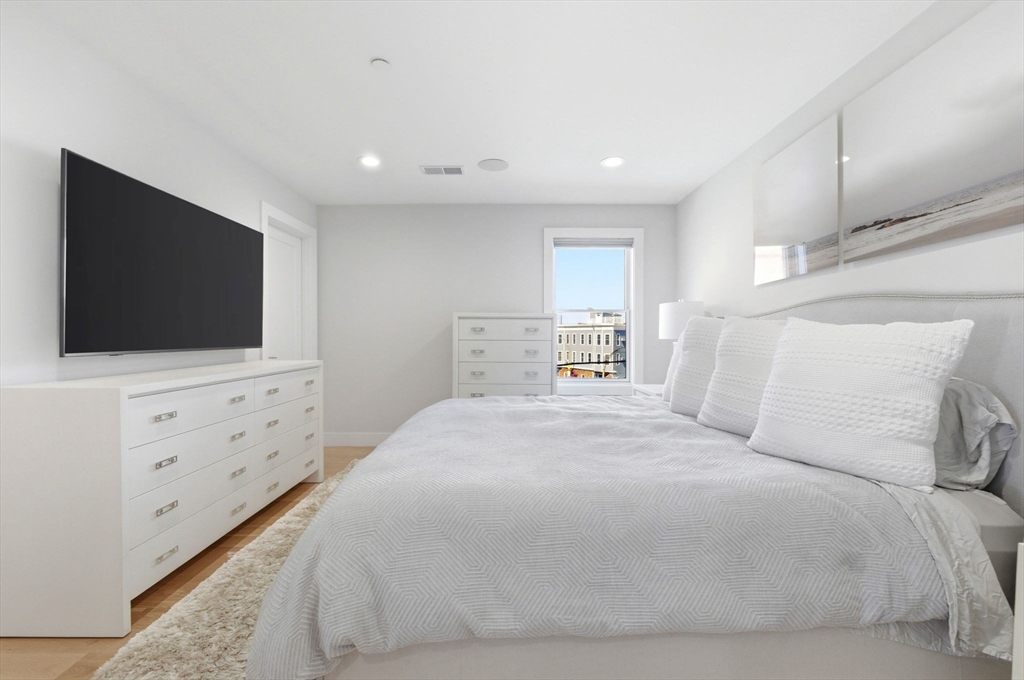 469 E 4th St #2, Boston, MA Photo #25