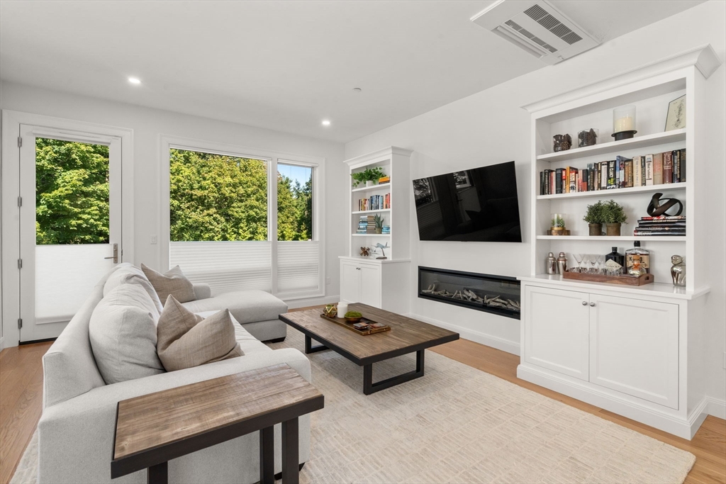 400 Hunnewell St 103