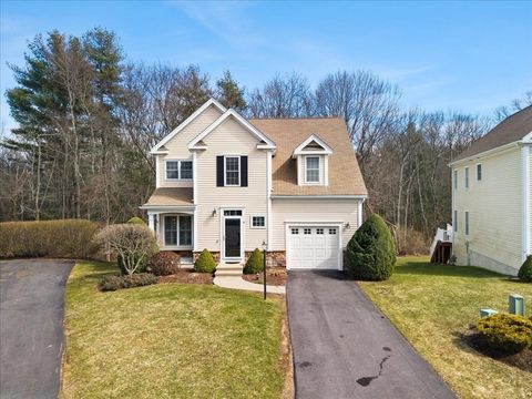 16 Fieldstone Dr 16 Raynham MA 02767