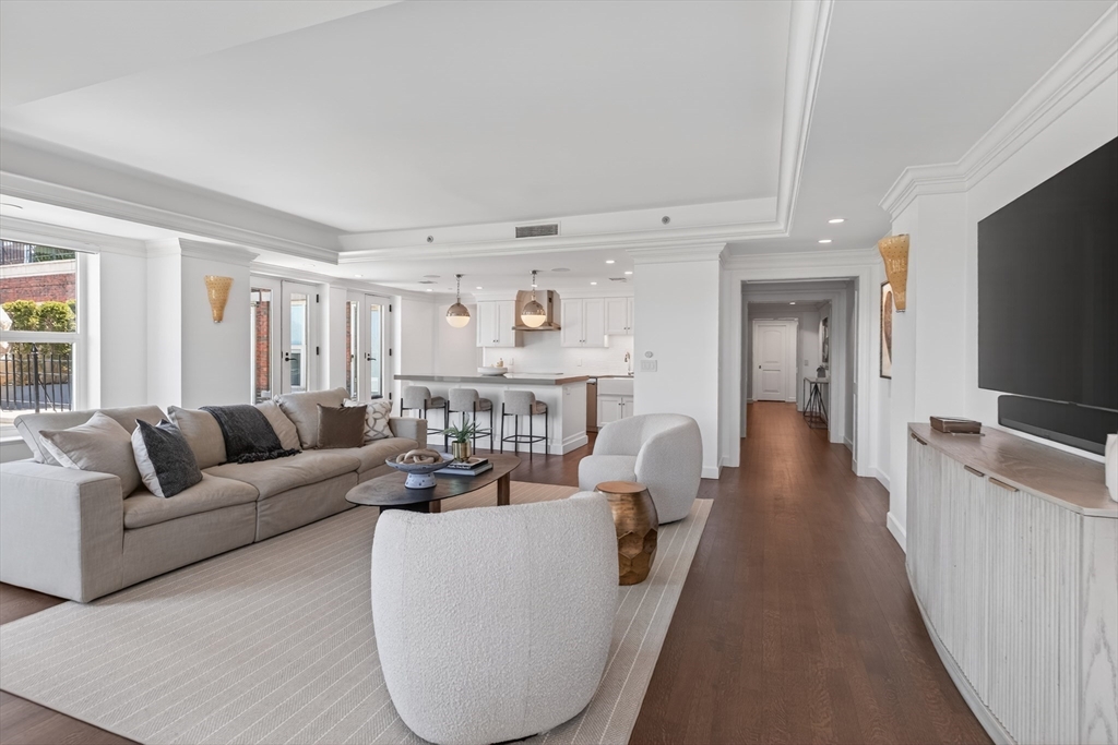 300 Boylston St 702
