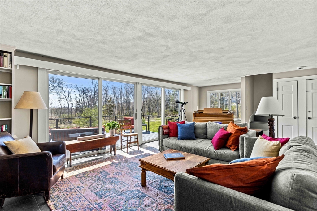 11 Bayview Ln