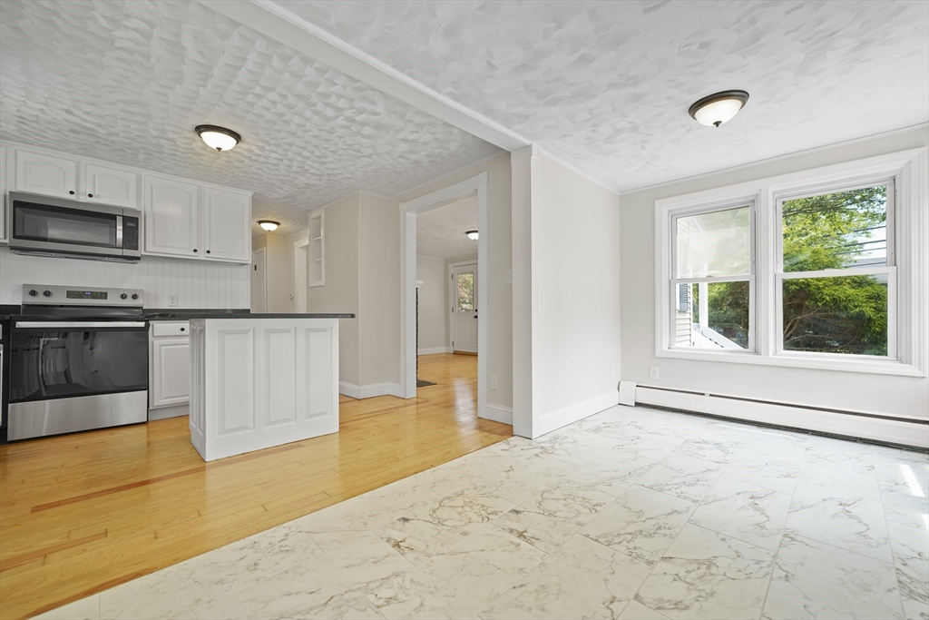 367 Middle Rd
