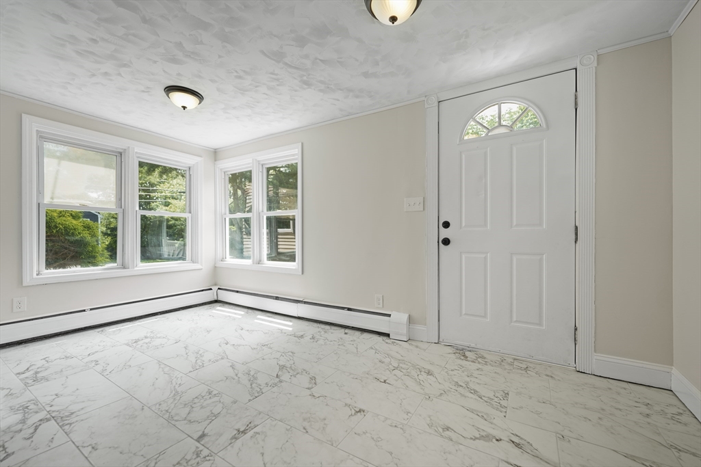 367 Middle Rd
