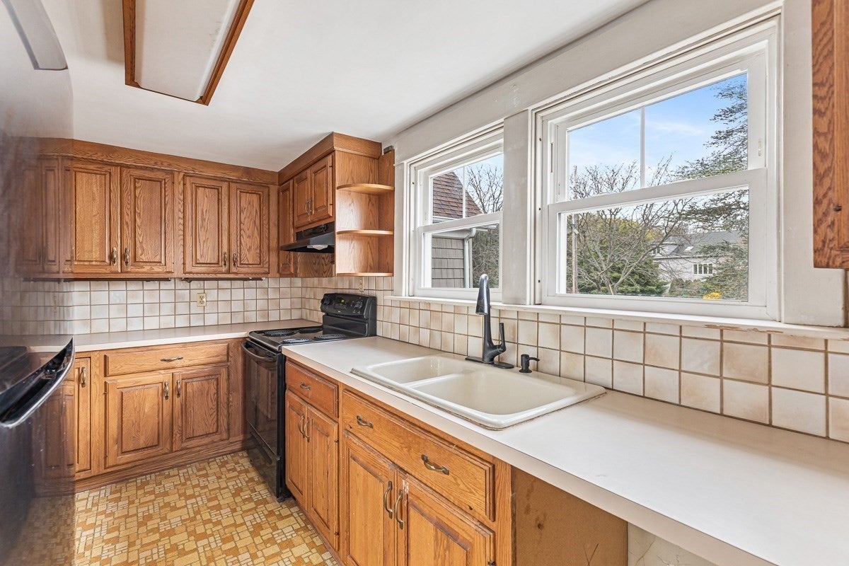 1292 Riverside Ave, Somerset, MA, 1292 Riverside Ave, Somerset, MA Photo #7