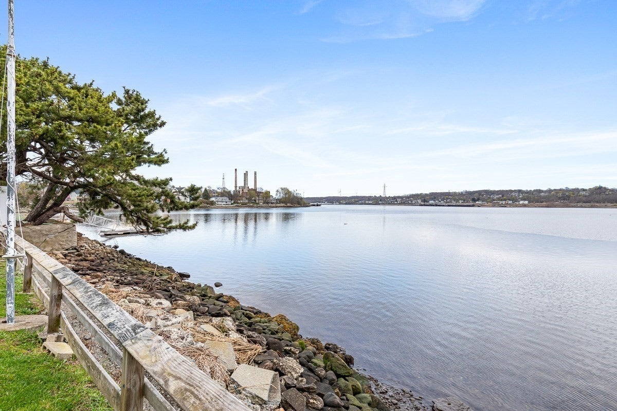 1292 Riverside Ave, Somerset, MA, 1292 Riverside Ave, Somerset, MA Photo #33