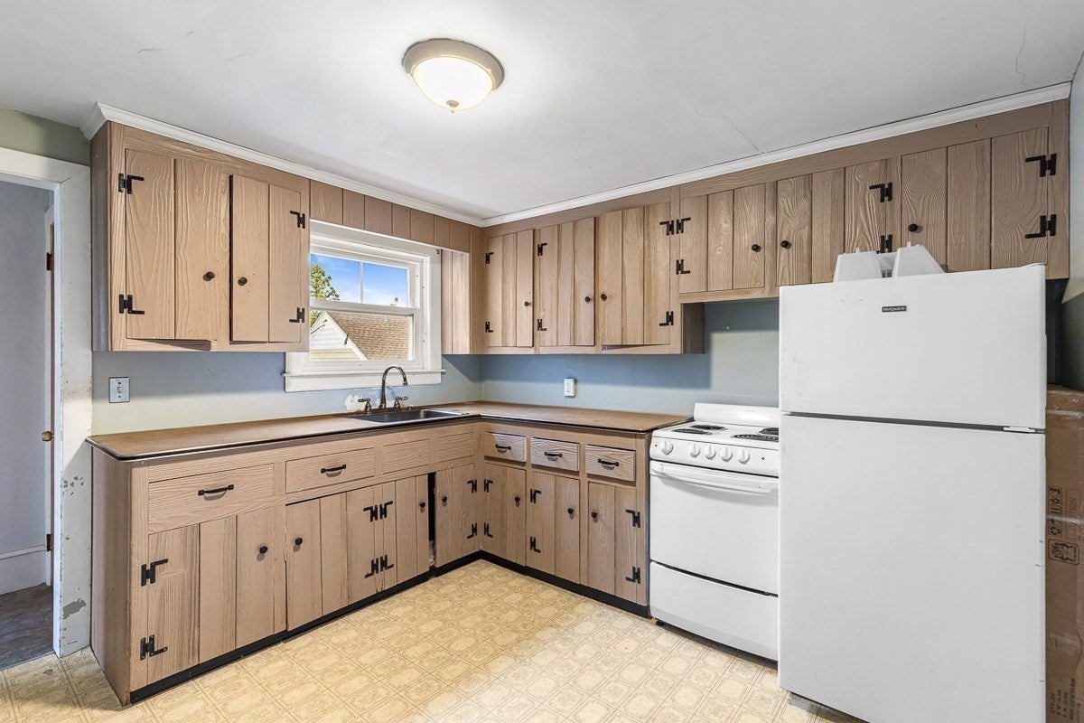 1292 Riverside Ave, Somerset, MA, 1292 Riverside Ave, Somerset, MA Photo #11