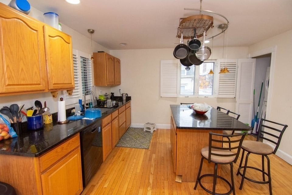 Photo of 77 Putnam Ave #1, Cambridge, MA