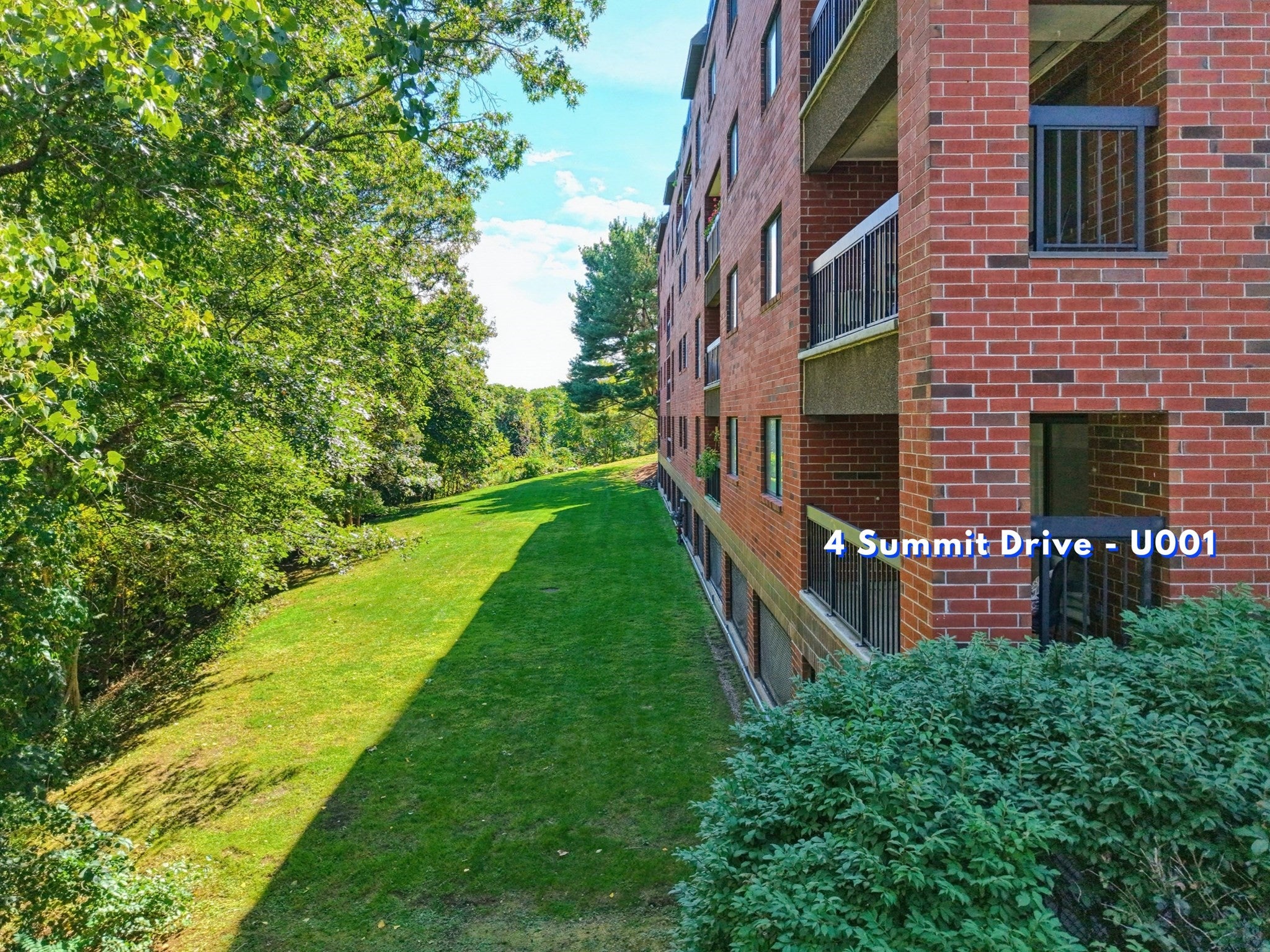4 Summit Dr #001, Reading, MA Photo #3