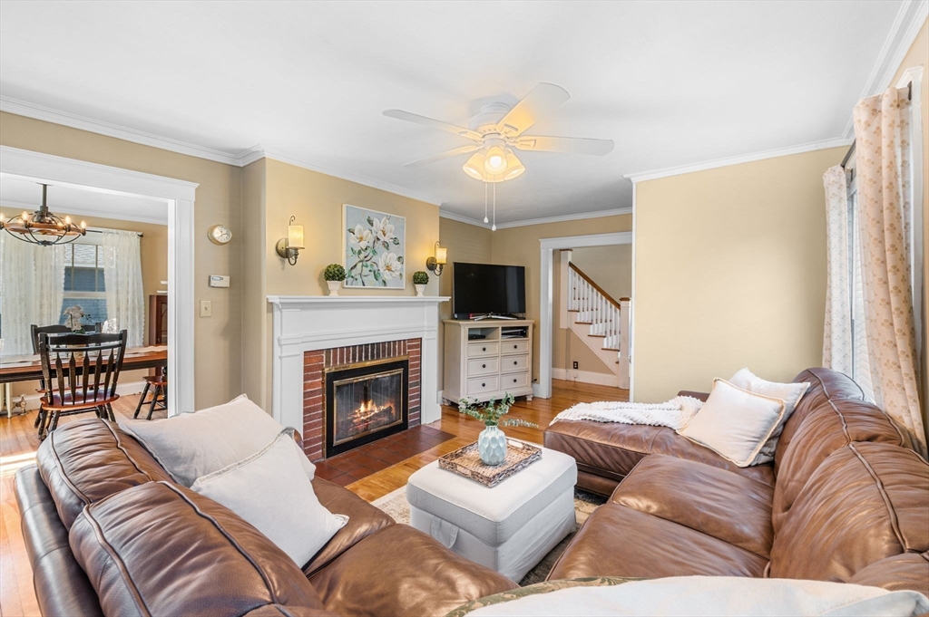 27 Byron St