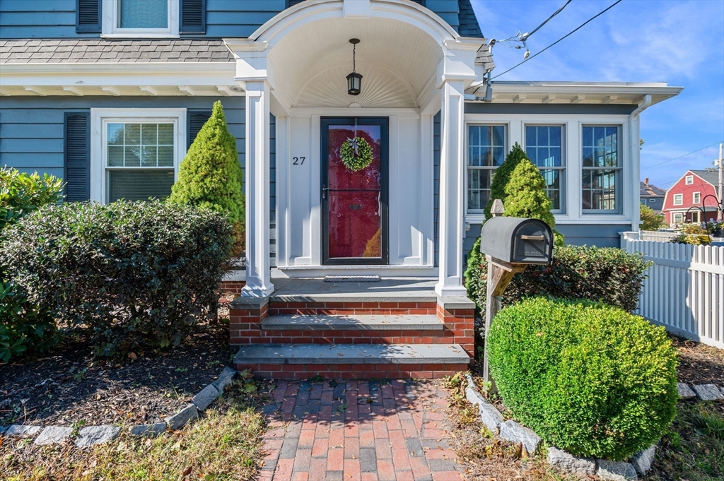 27 Byron St