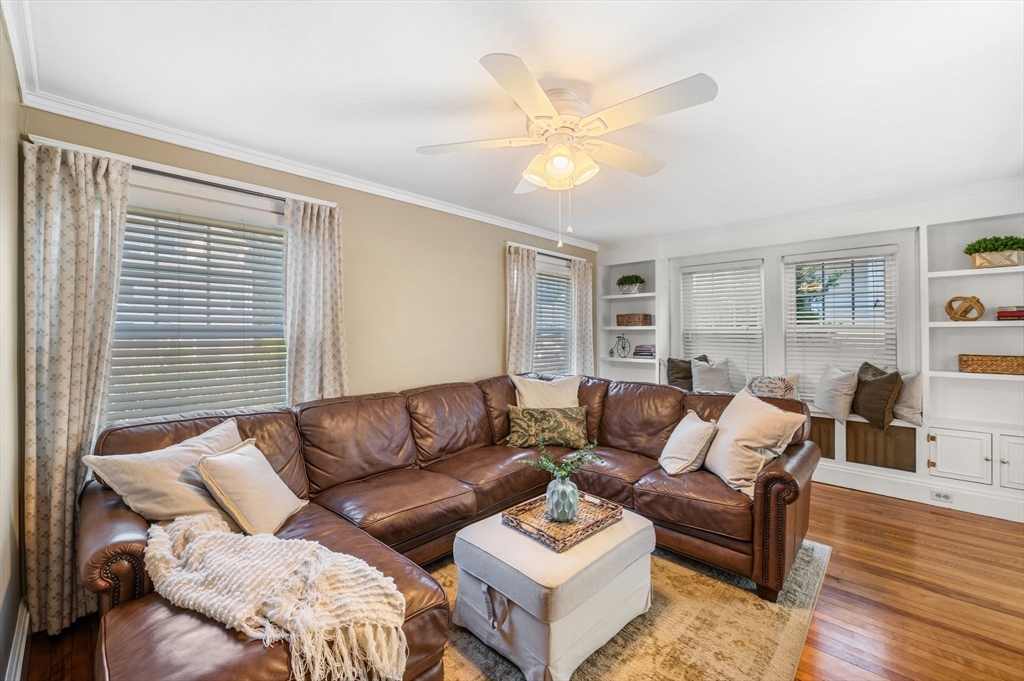 27 Byron St