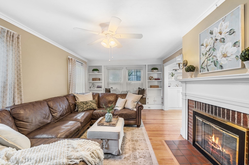 27 Byron St