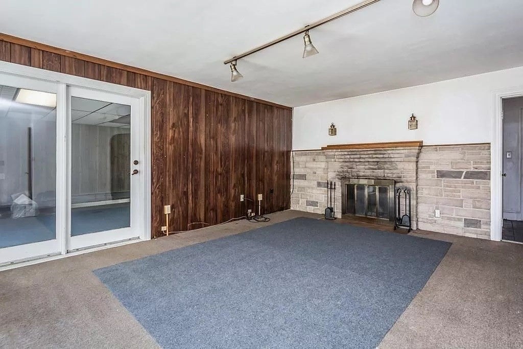 105 Hartford Tpke