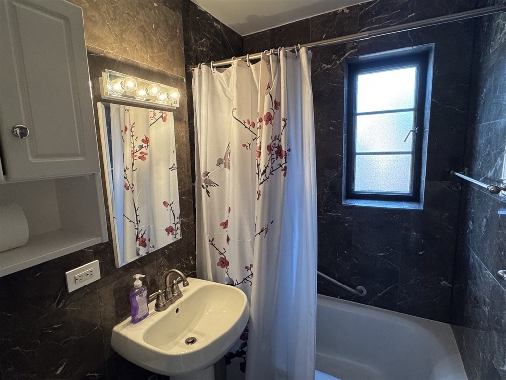 Boston, Massachusetts 02135, United States, 1 Bedroom Bedrooms, ,1 BathroomBathrooms,Residential,Active,144959