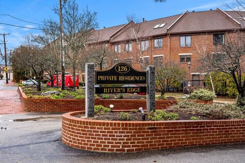 126 Merrimac 9 Newburyport MA 01950