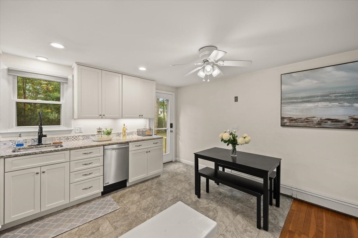 11 Regis Rd, Falmouth, MA Photo #9