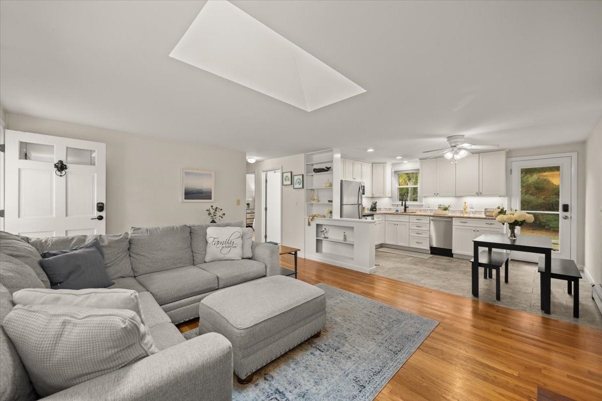 11 Regis Rd, Falmouth, MA Photo #7
