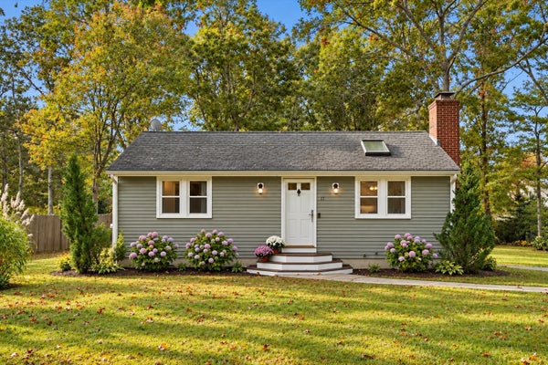 11 REGIS RD, FALMOUTH, MA 02536 - Image a6928eaca8f4f0c30c1930a0dbf77c69/2116265806