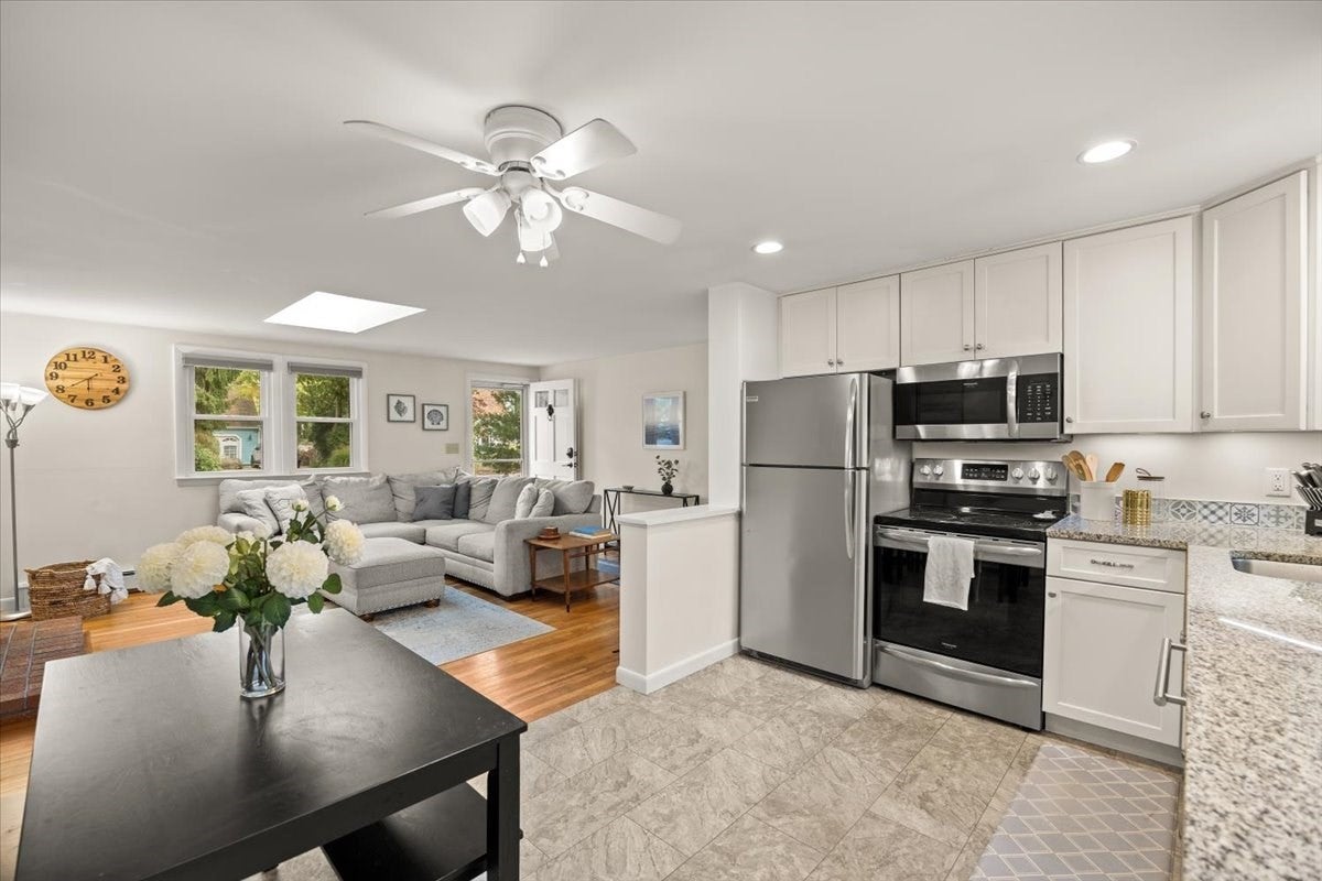 11 Regis Rd, Falmouth, MA Photo #10