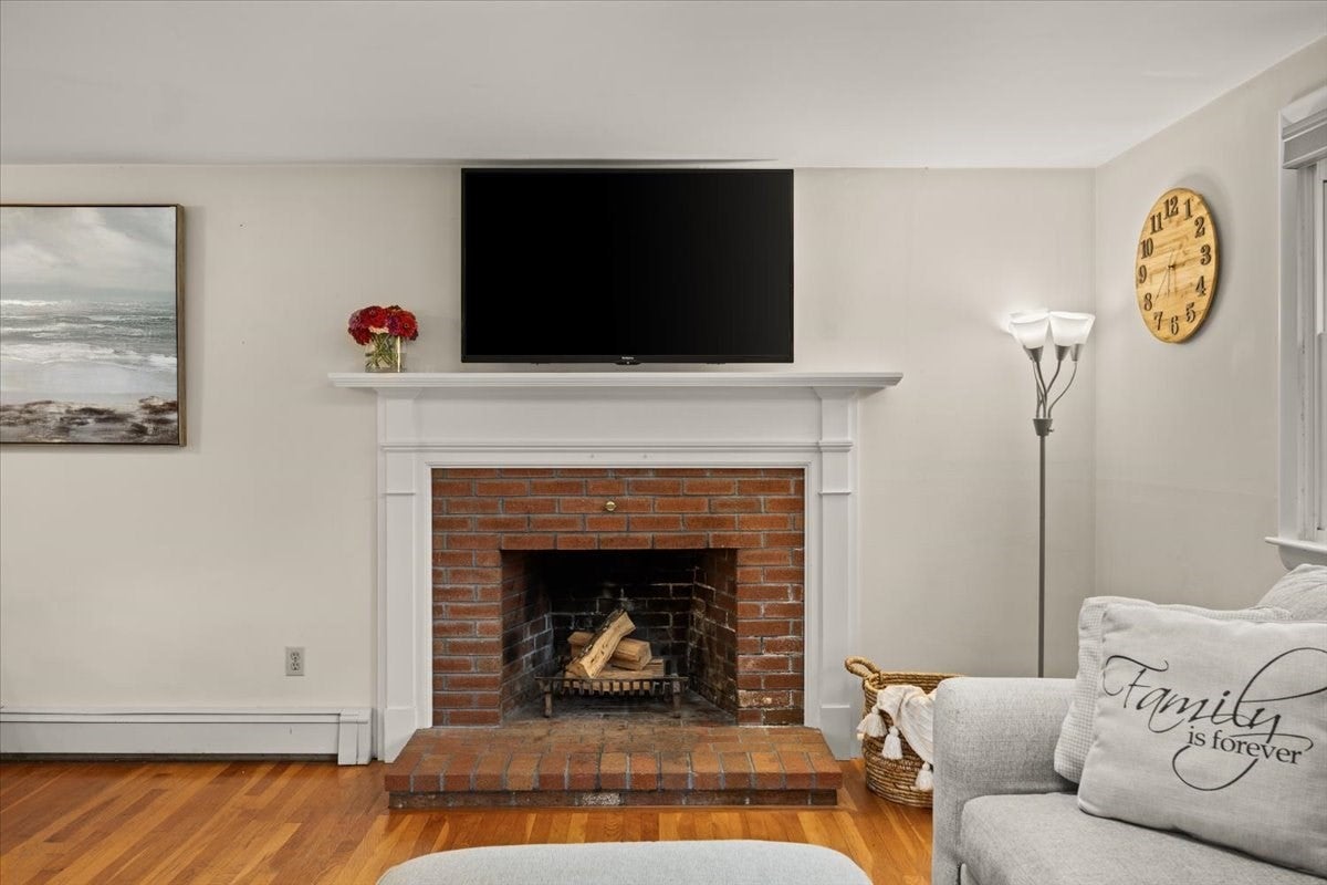 11 Regis Rd, Falmouth, MA Photo #6