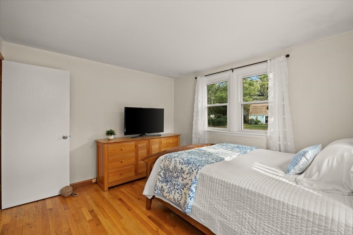 11 Regis Rd, Falmouth, MA Photo #18