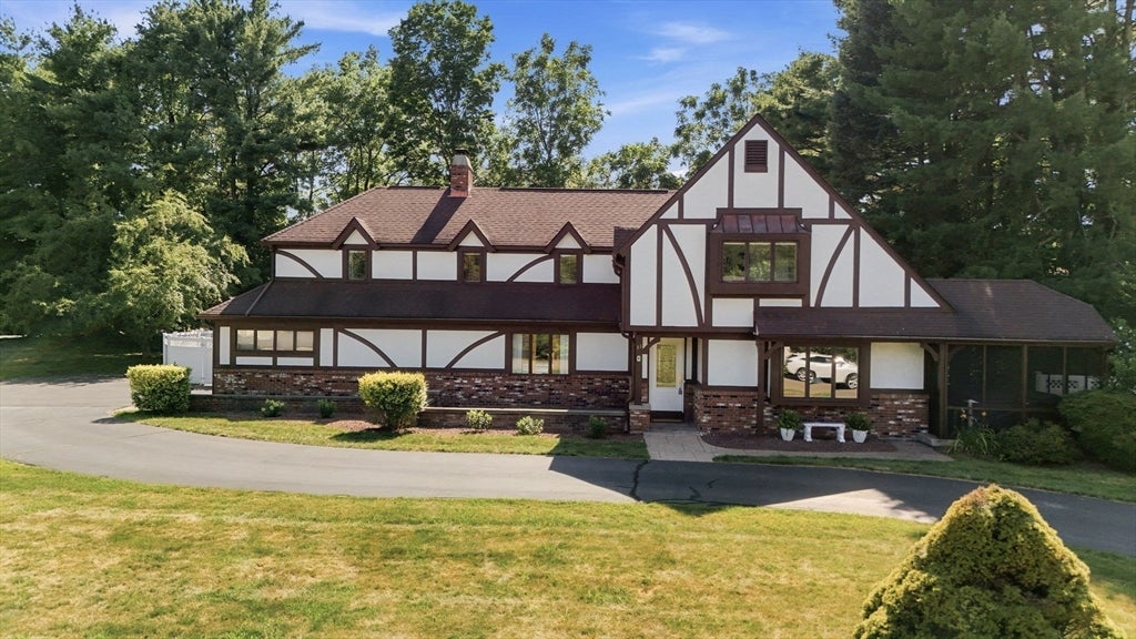 35 Cross Meadow Rd