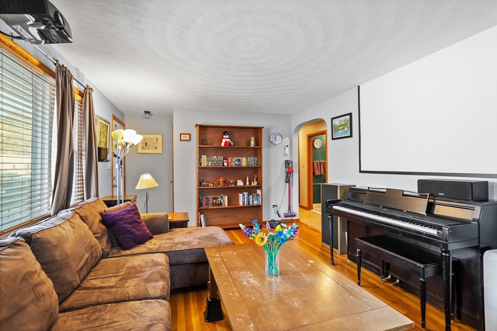172 Boylston St