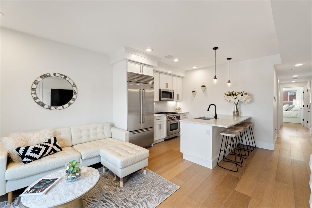 258-260 W Third Street 2B