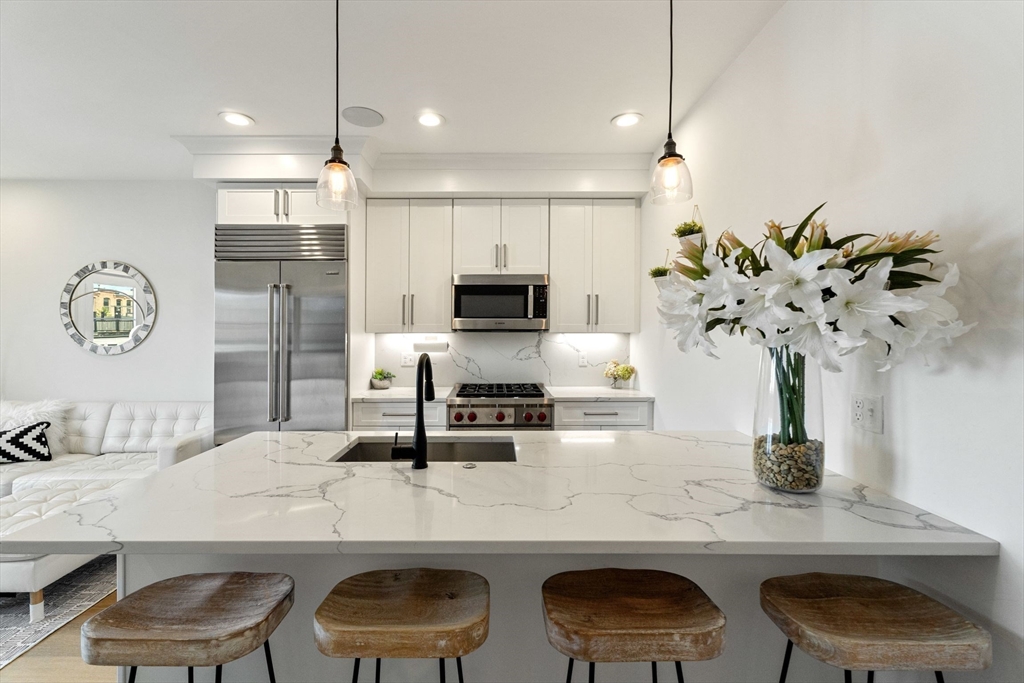 258-260 W Third Street 2B