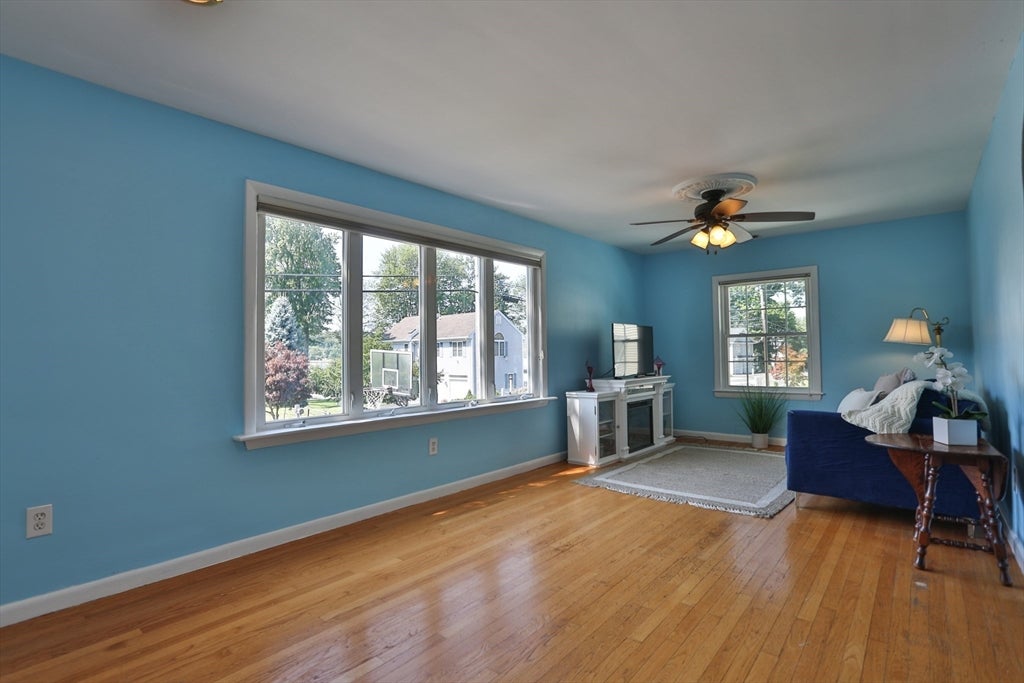 108 Lakeshore Dr, Marlborough, MA Photo #4