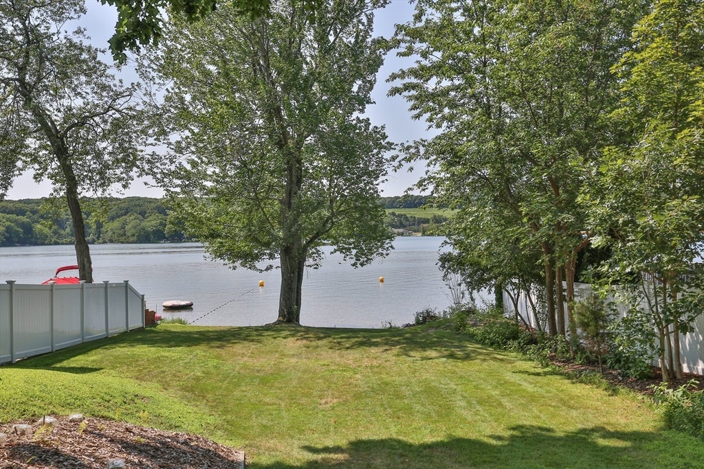 108 Lakeshore Dr, Marlborough, MA Photo #2