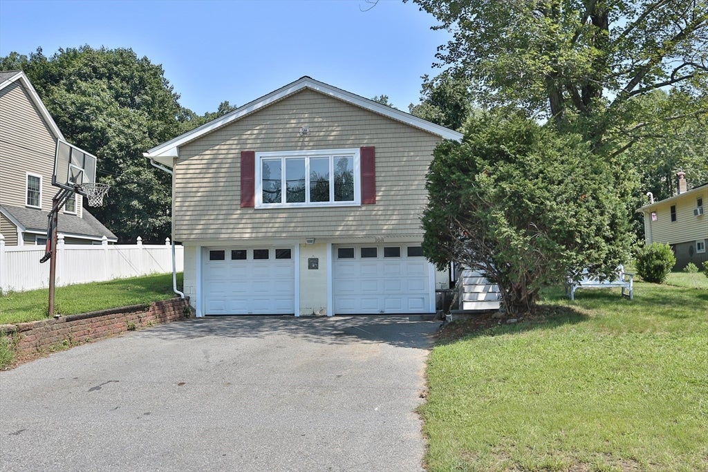 108 Lakeshore Dr, Marlborough, MA Photo #1