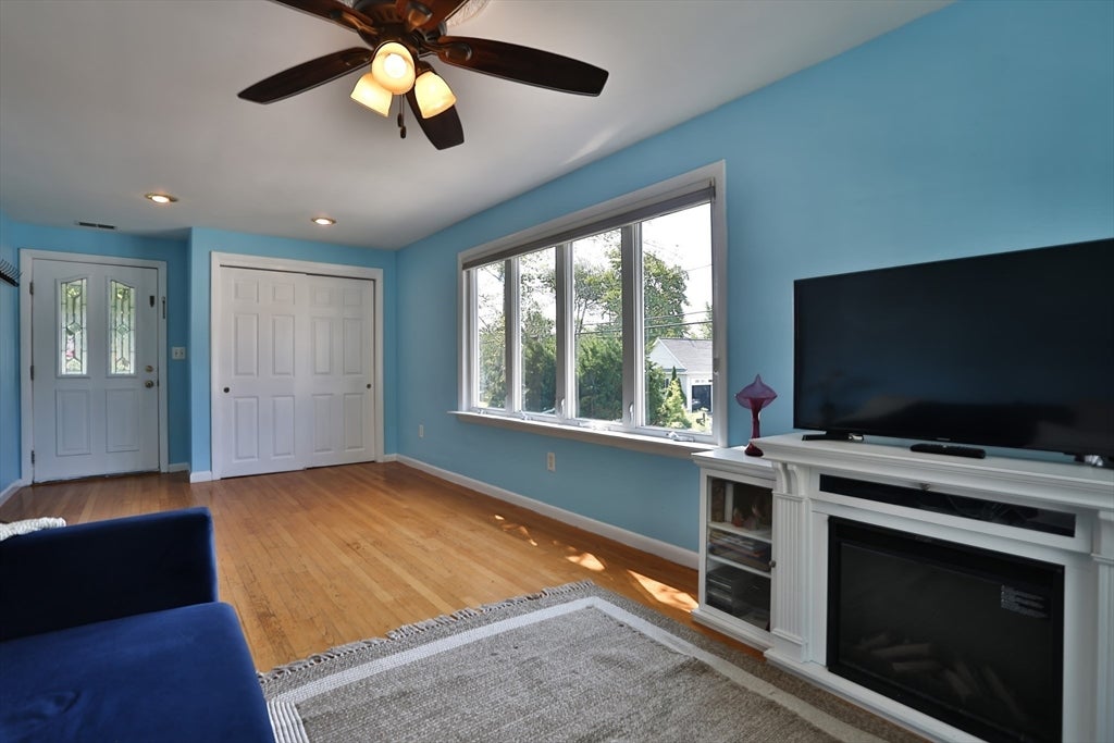 108 Lakeshore Dr, Marlborough, MA Photo #6