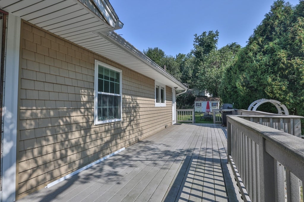 108 Lakeshore Dr, Marlborough, MA Photo #3