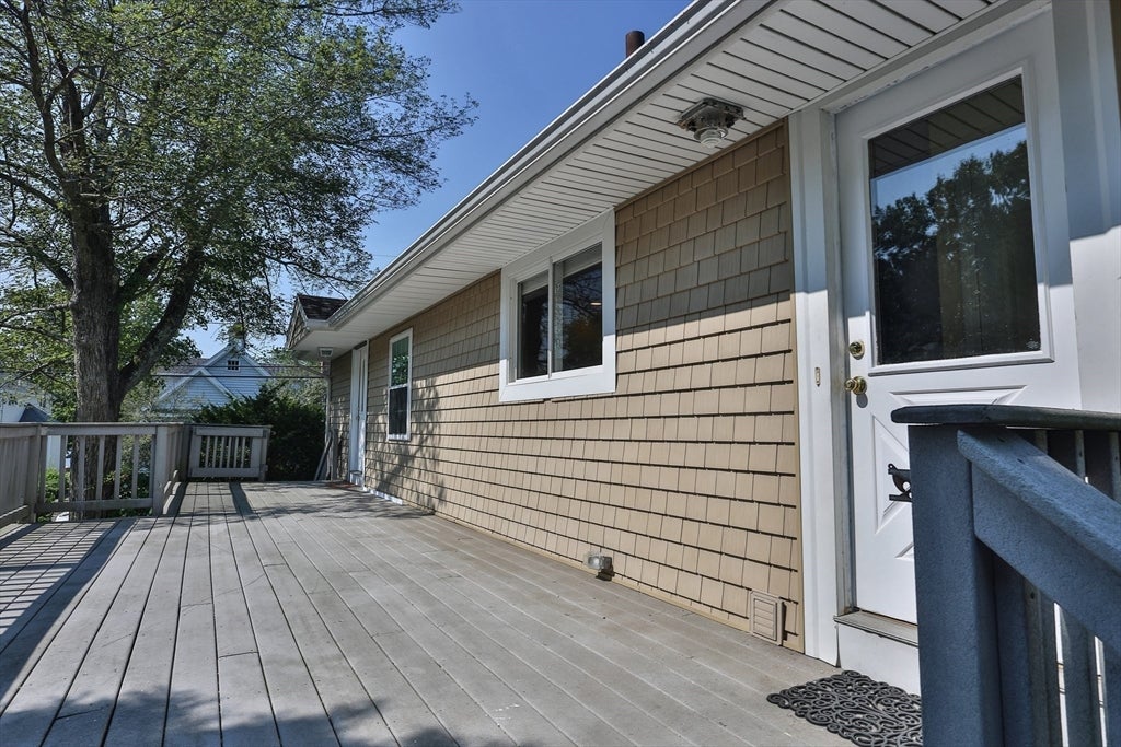108 Lakeshore Dr, Marlborough, MA Photo #17