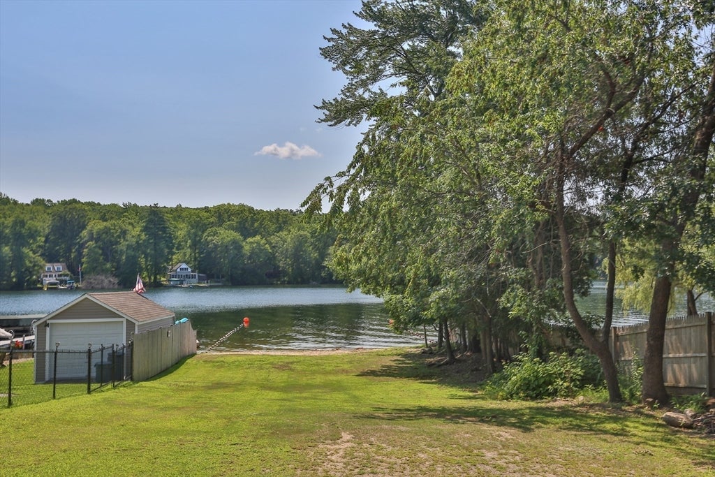 108 Lakeshore Dr, Marlborough, MA Photo #18