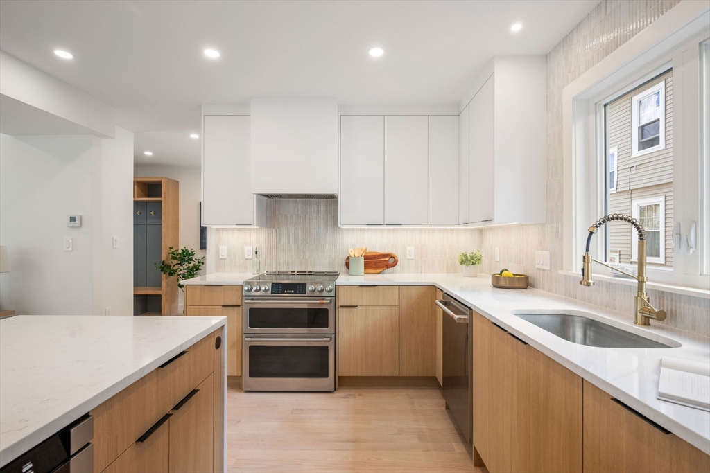 144-146 Webster St 146
