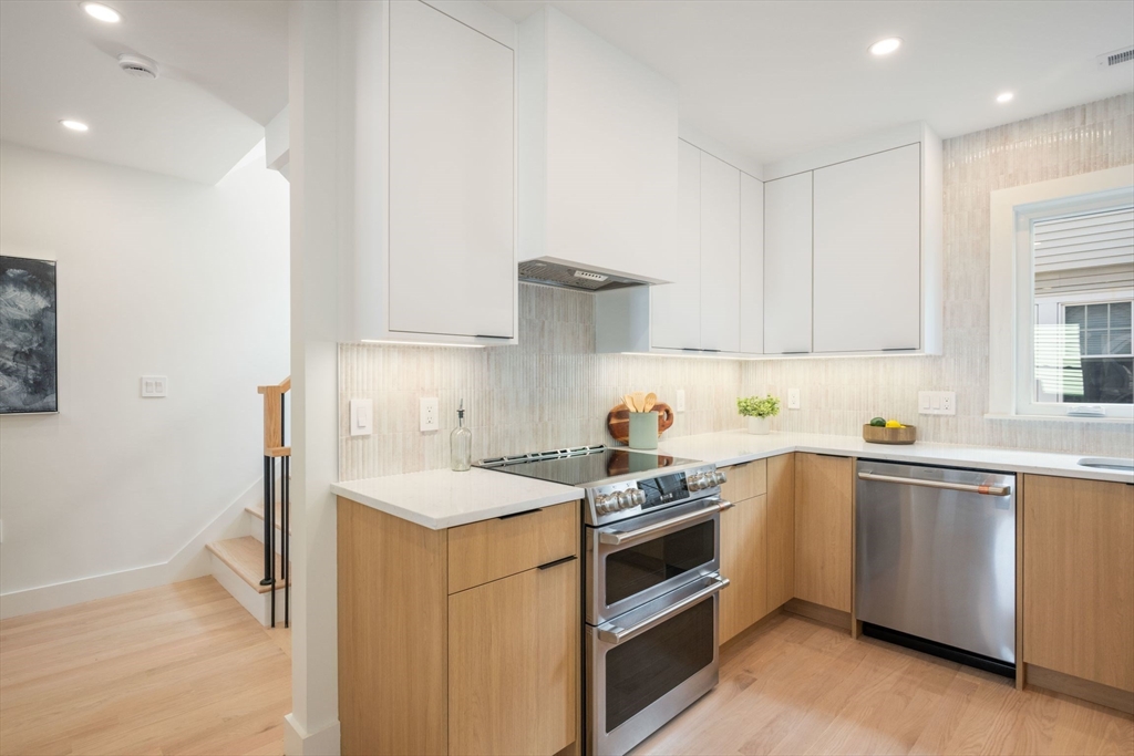 144-146 Webster St 146