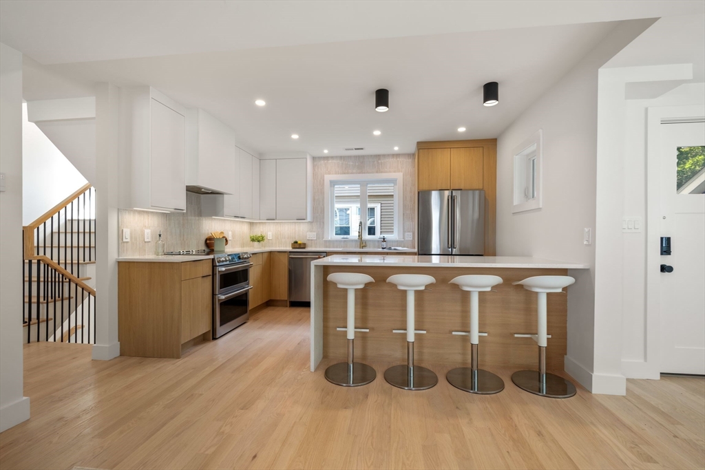 144-146 Webster St 146