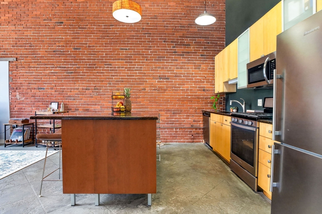 60 Dudley St 221