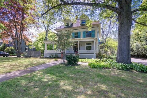242 Lincoln Ave Amherst MA 01002