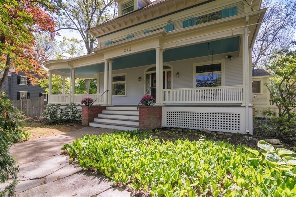 242 Lincoln Ave