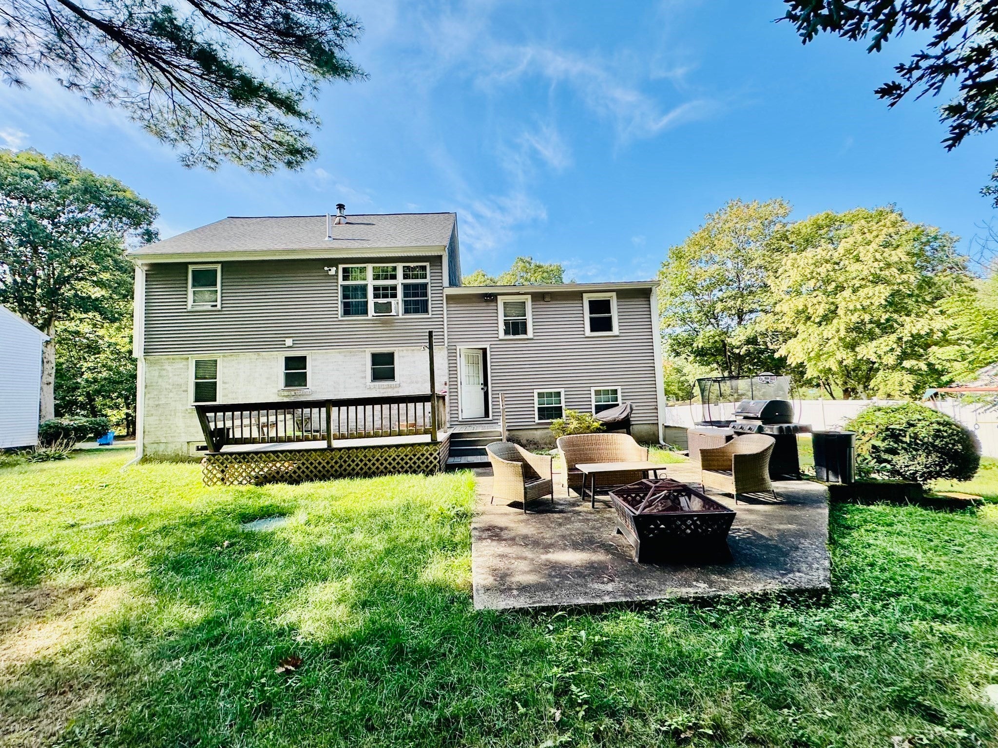 30 Lloyd Ave