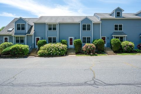 Photo of 15 Pinecrest Vlg #15, Hopkinton, MA 01748 (MLS # 73531806)
