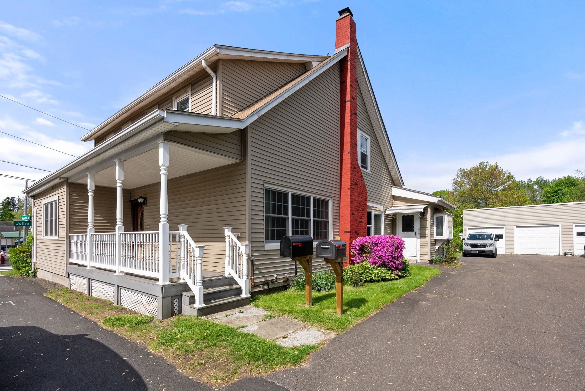 376 Newton Street 1