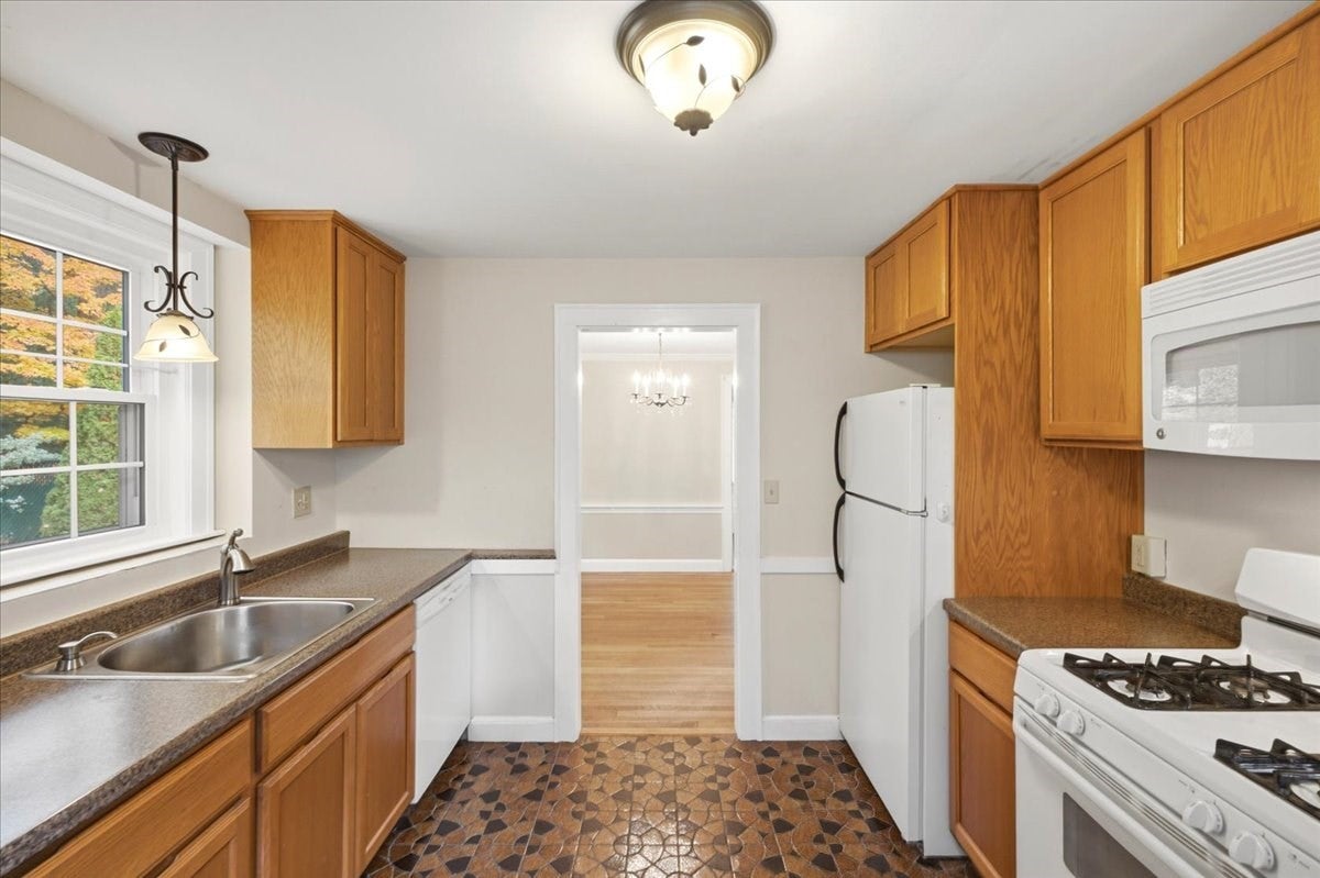 77 Payson Rd, Brookline, MA, 77 Payson Rd, Brookline, MA Photo #14