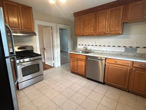 Photo of 31-33 Harvard St #2, Medford, MA 02155 (MLS # 73555048)